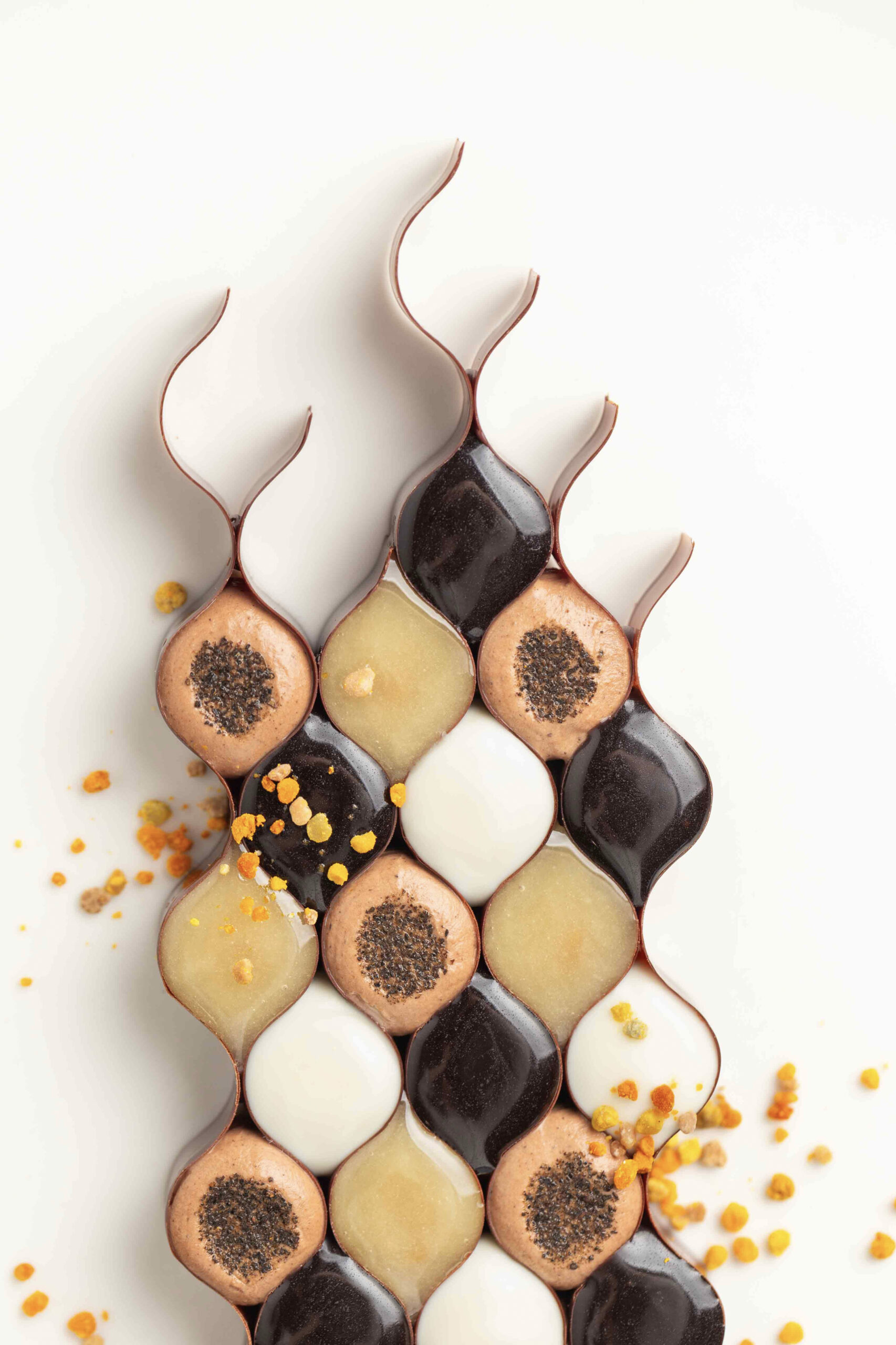 20240326-BD-Restaurant Pic Valence- Le chocolat en alveole nid d abeille the hojicha cubebe miel amer de Corse-©groupePIC-13-