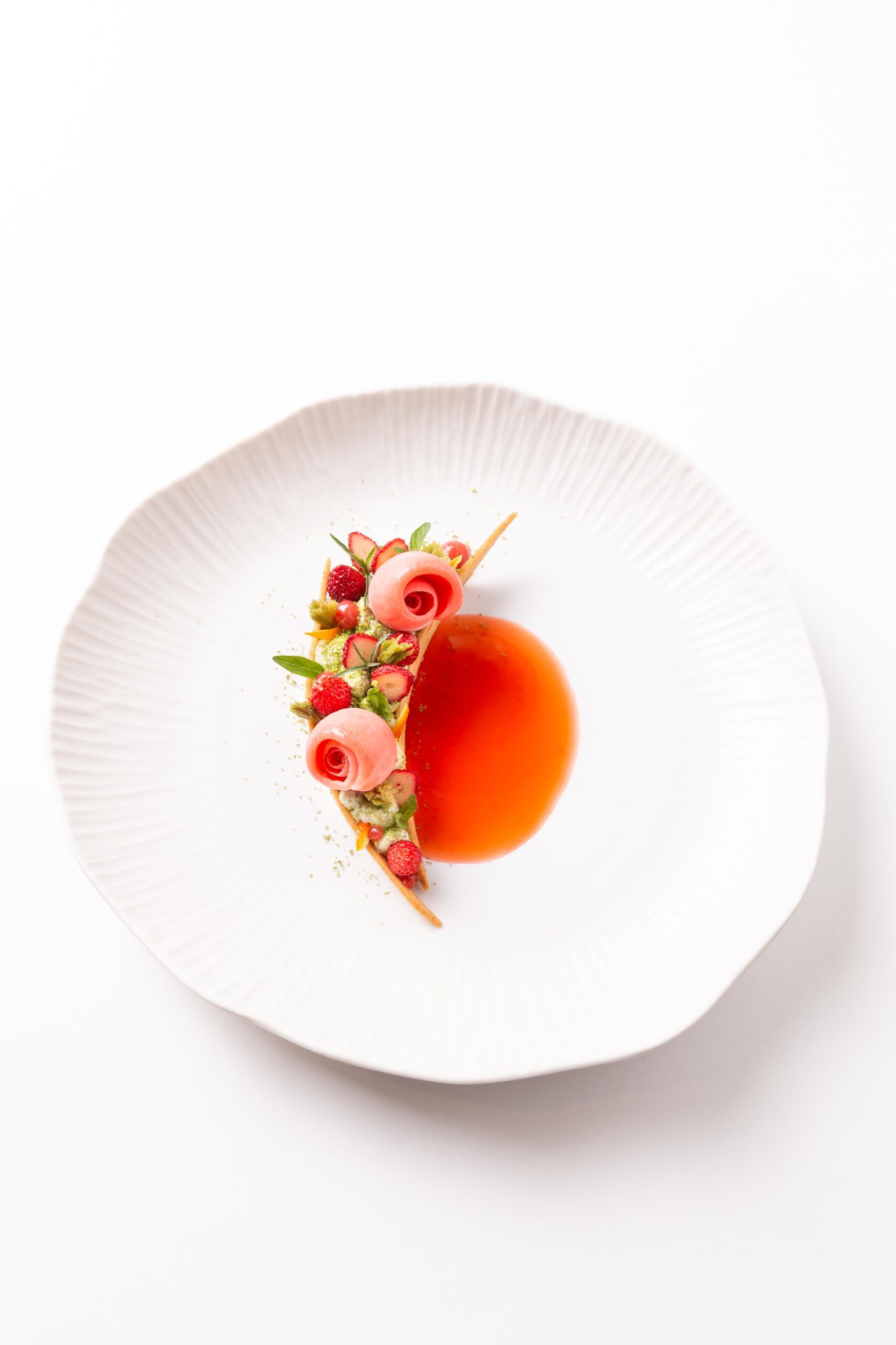 20240426-BD-La Dame de Pic Paris- carte printemps-LE TARTE FRAISE creme legere au bourgeon de sapin menthe-©groupePIC-3-