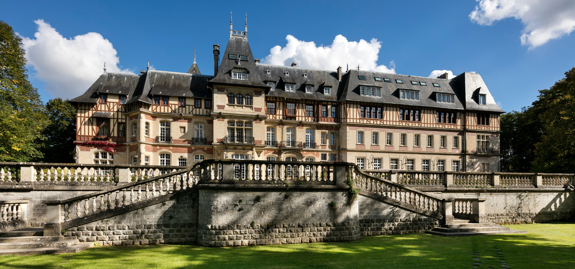 Château Jeanne & The Forest